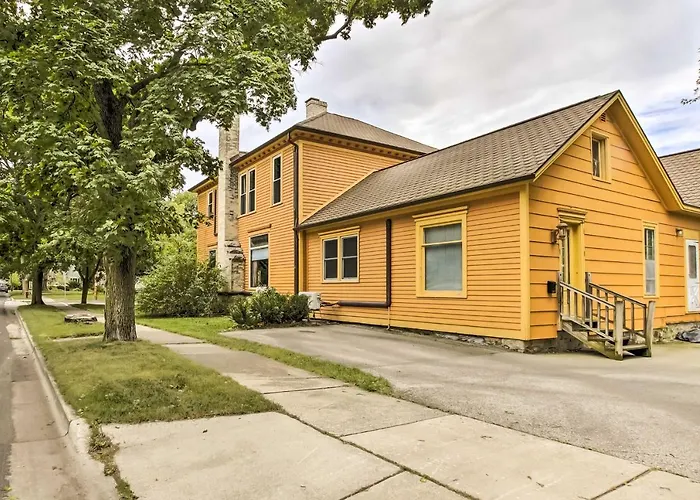 Free Wifi Home W/ Balcony & Yard In Surgeon Bay