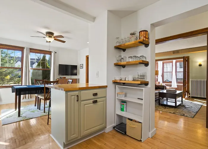 The Big And Easy House By Simple Life Rentals