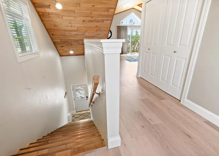 Upper Deck By Simple Life Rentals